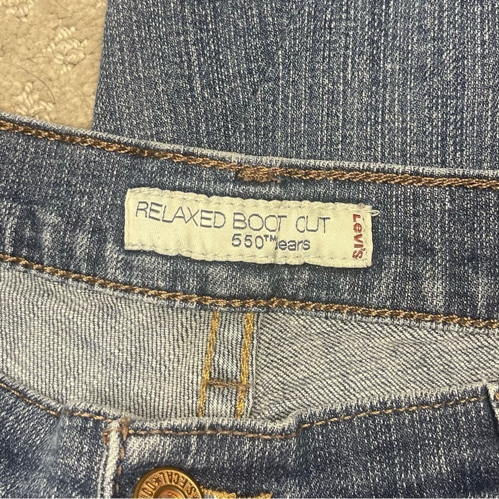 Levi’s Relaxed Boot Cut 550 Jeans - Picture 4 of 5